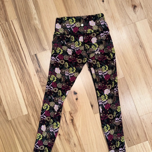 Fluorescent lululemon leggings - Picture 3 of 4